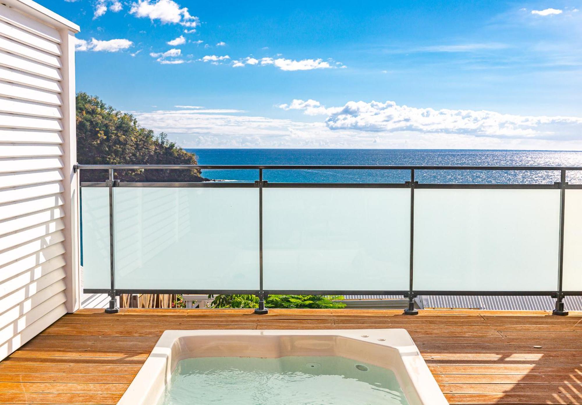 Les Galets Rouges Lodges & Spa Bouillante Exterior foto